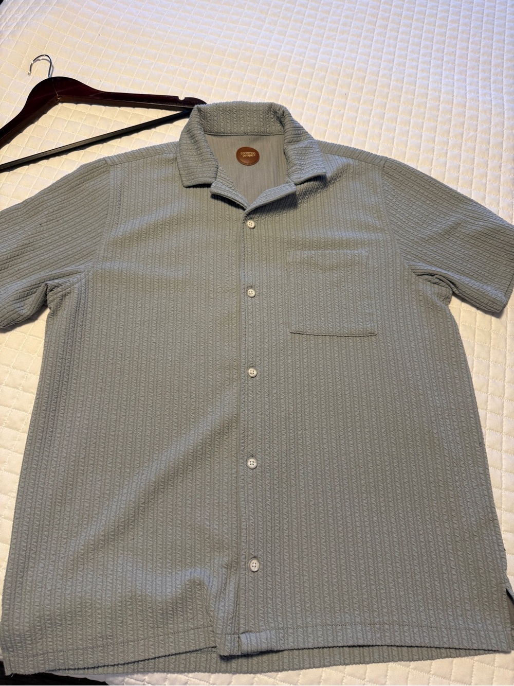 Casual Short-Sleeve Button-Down Shirt in Soft Sage